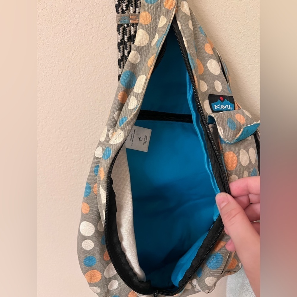 KAVU Padded Rope Sling Crossbody Polka Dot Bag. Tote, carry-all, purse - Picture 3 of 4